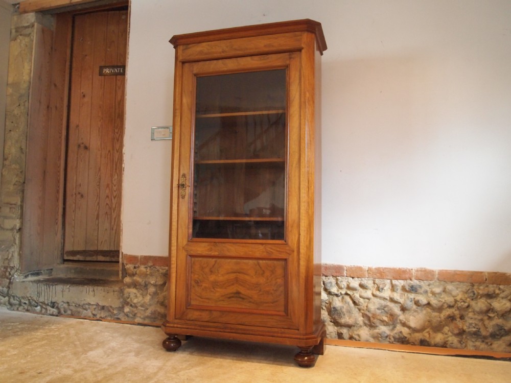 Cabinet display bookcase fine figured Walnut c1860 View XII