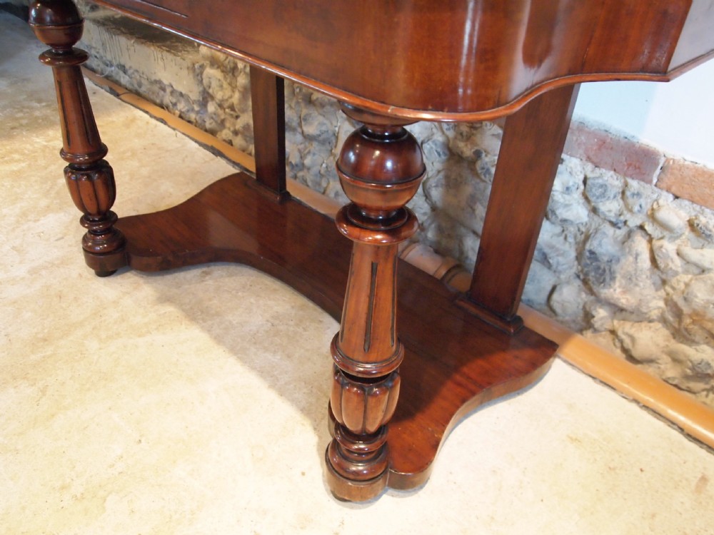 Dressing table fine small Victorian Duchess Mahogany c1870 View II