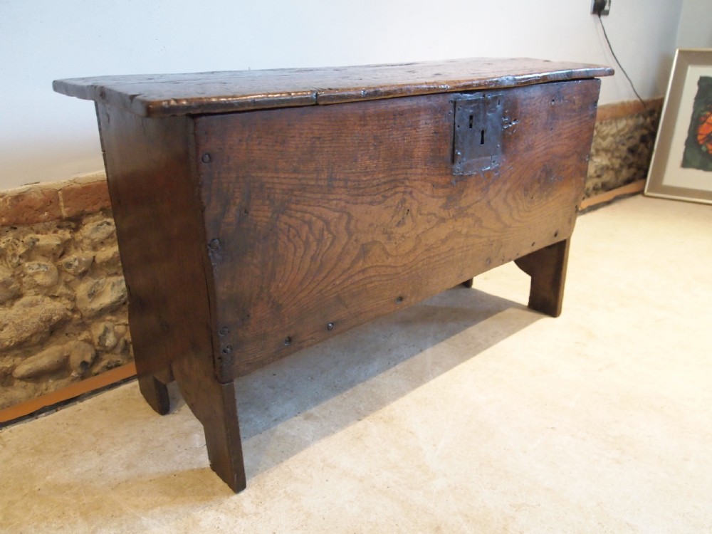 Coffer chest trunk Traditional six plank Elm Queen Anne c1700 View III