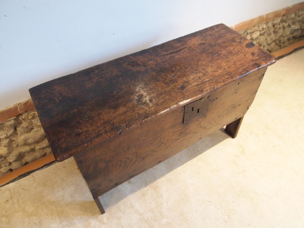 Coffer chest trunk Traditional six plank Elm Queen Anne c1700 View VI