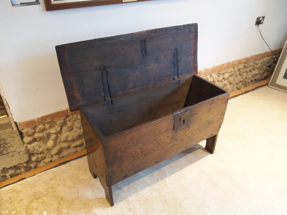 Coffer chest trunk Traditional six plank Elm Queen Anne c1700 View XVI