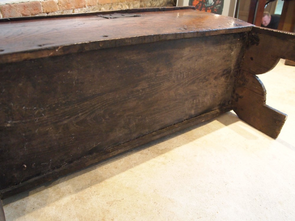 Coffer chest trunk Traditional six plank Elm Queen Anne c1700 View XVIII