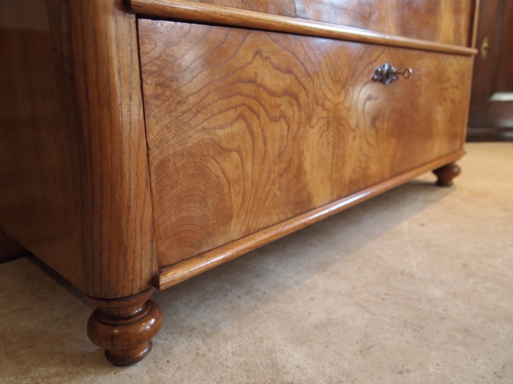 Chest of drawers French Victorian period figured Elm stunning c1880 View VIII