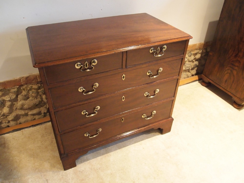 Chest of drawers small George III Mahogany 33