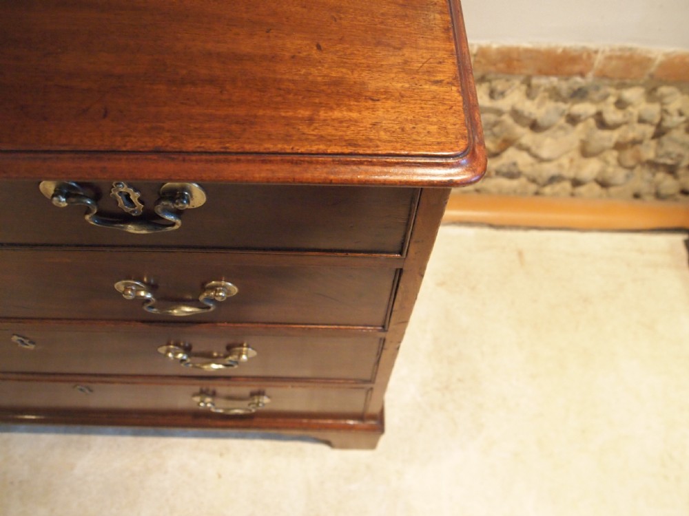 Chest of drawers small George III Mahogany 33