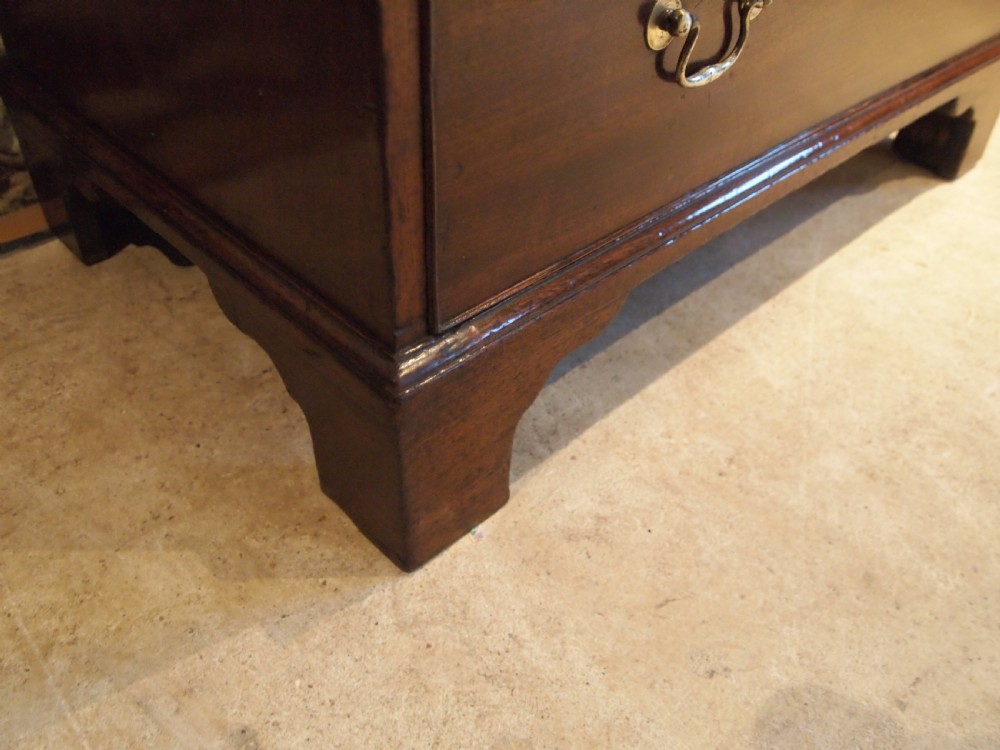 Chest of drawers small George III Mahogany 33