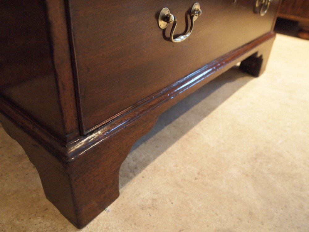 Chest of drawers small George III Mahogany 33