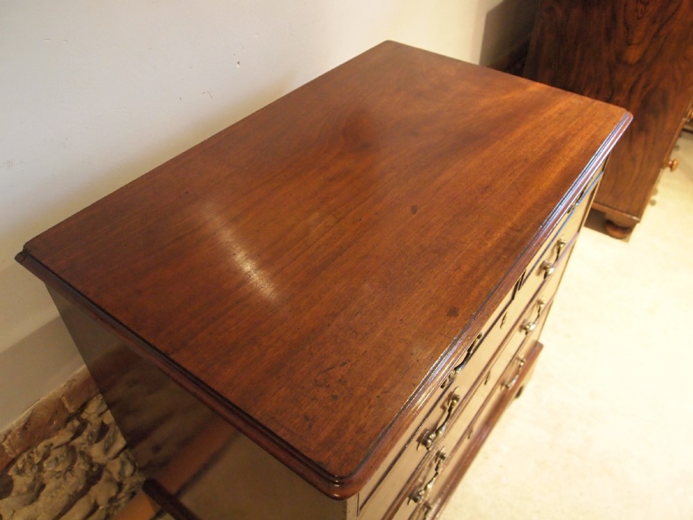 Chest of drawers small George III Mahogany 33