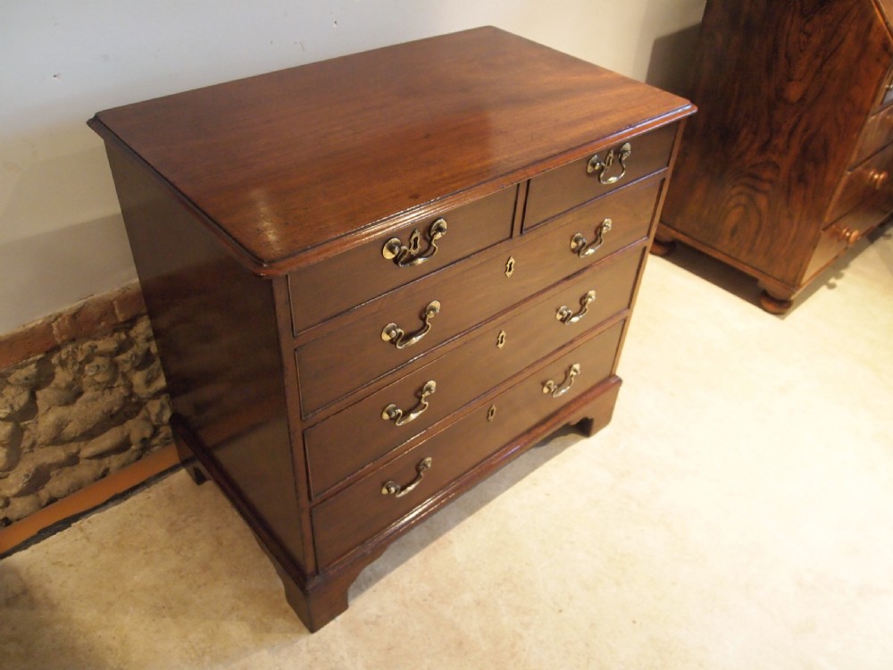 Chest of drawers small George III Mahogany 33