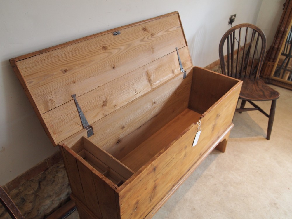 Coffer chest George III Pine six plank c1770 View III