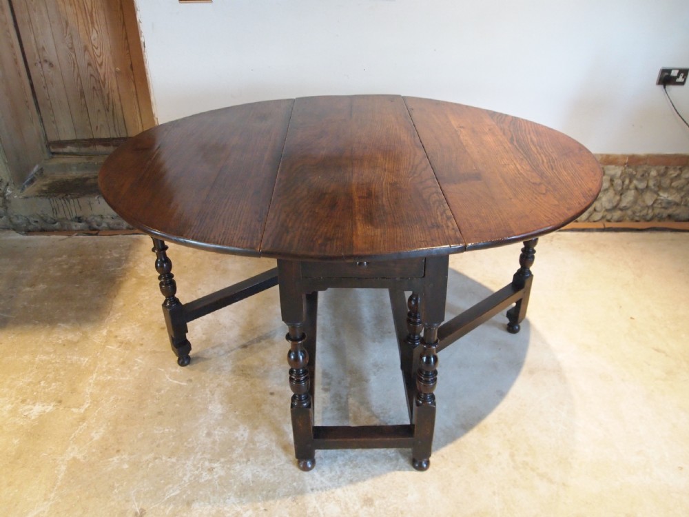 Table Queen Anne Oak gate leg dining table c1700