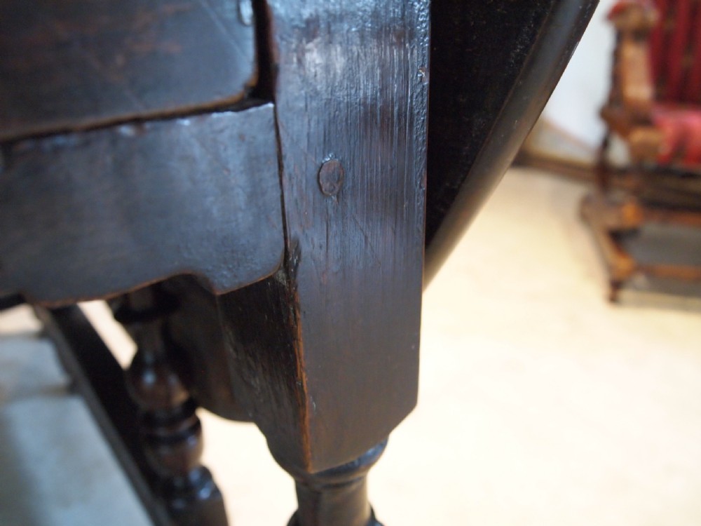 Table Queen Anne Oak gate leg dining table c1700 View IV