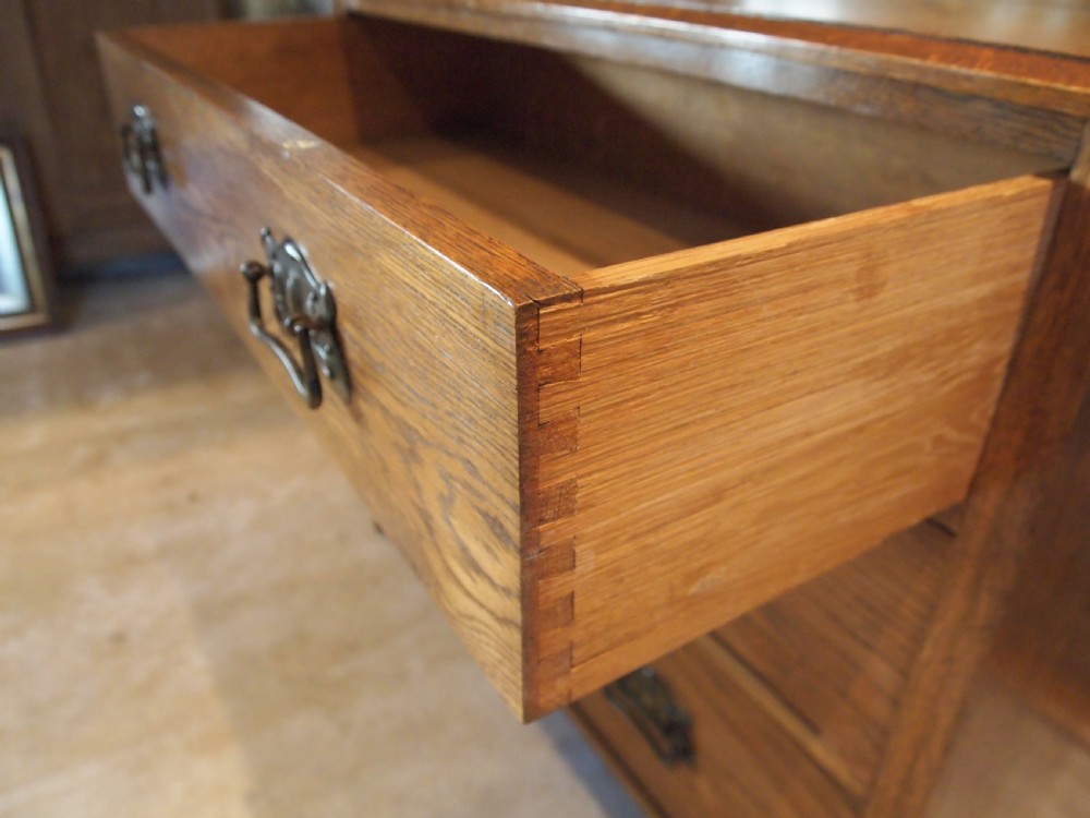 Dressing chest of drawers Arts and Crafts Oak Robson and Sons c1900 View IX