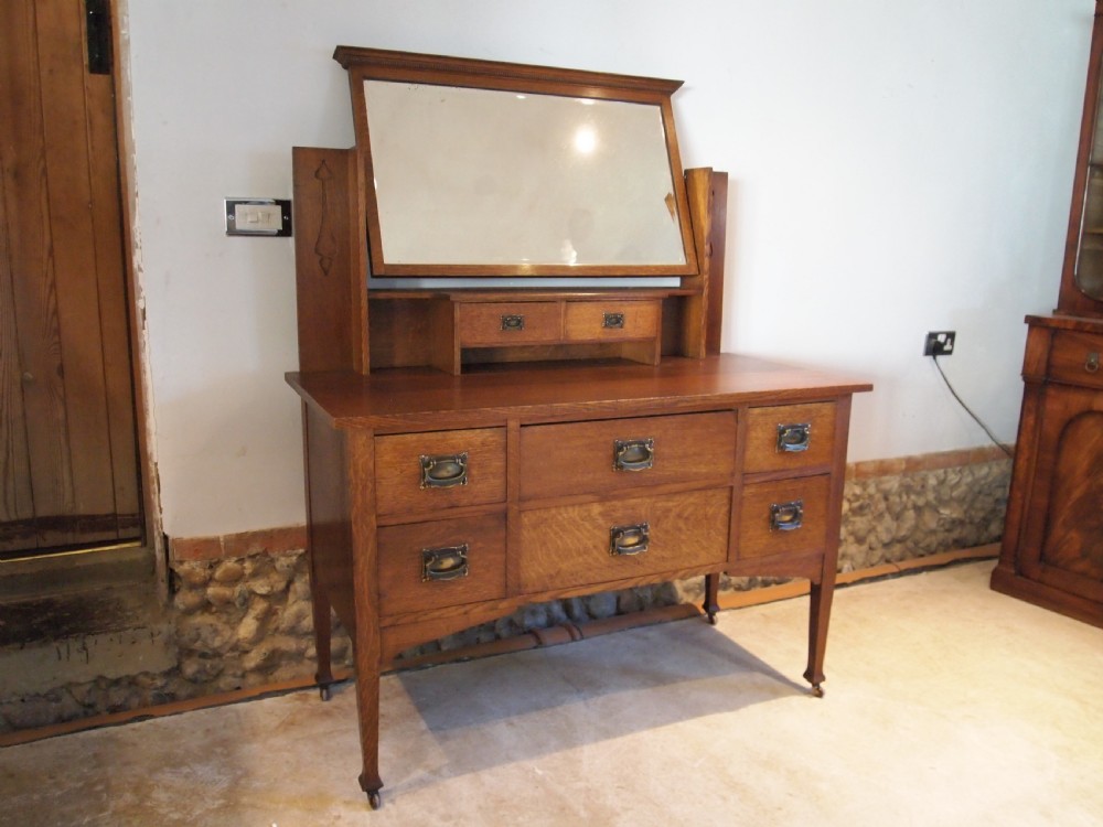 Dressing chest of drawers Arts & Crafts Oak c1900
