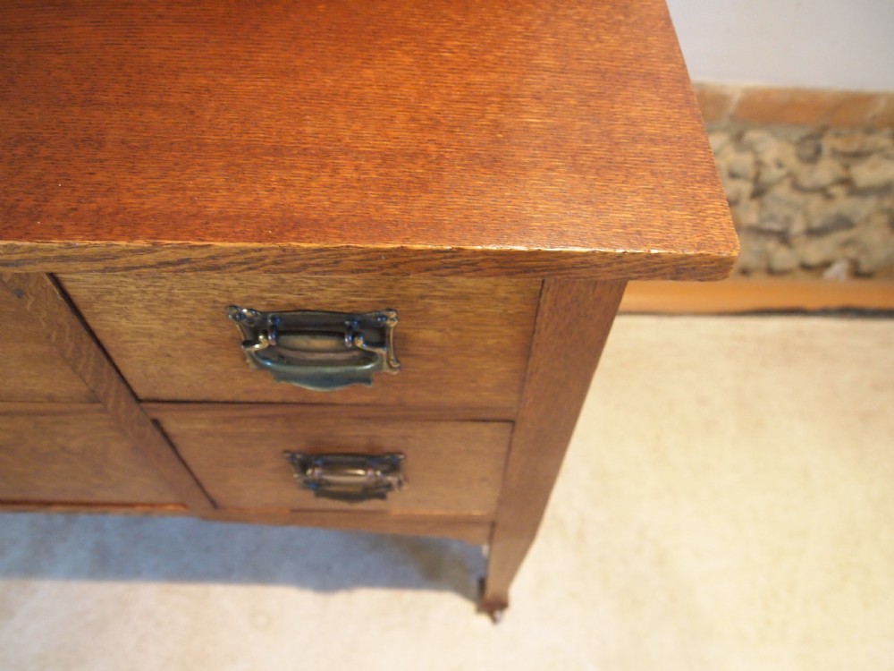 Dressing chest of drawers Arts & Crafts Oak c1900 View VI
