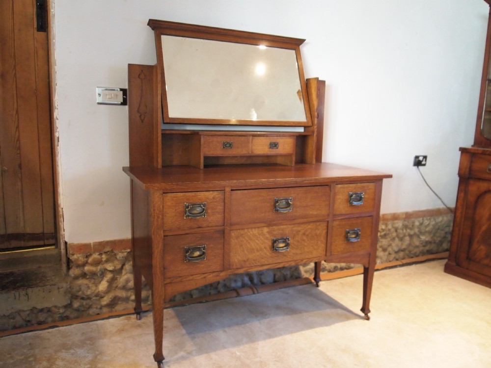 Dressing chest of drawers Arts & Crafts Oak c1900 View XI