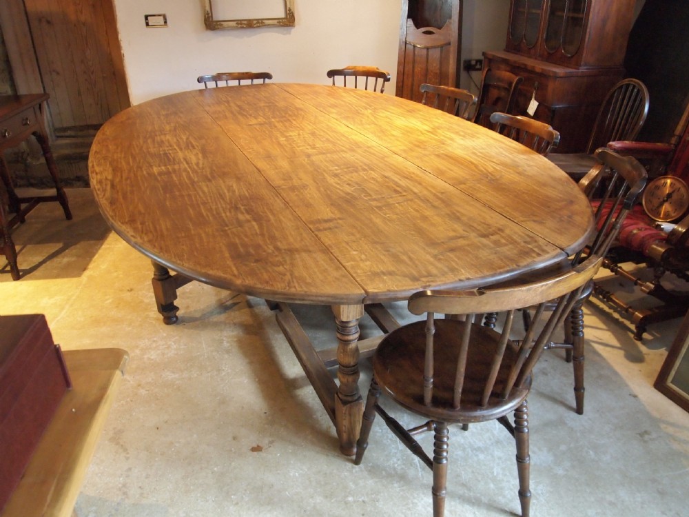 Table large wake hunt dining table Oak seats 10-12 c1920 View III
