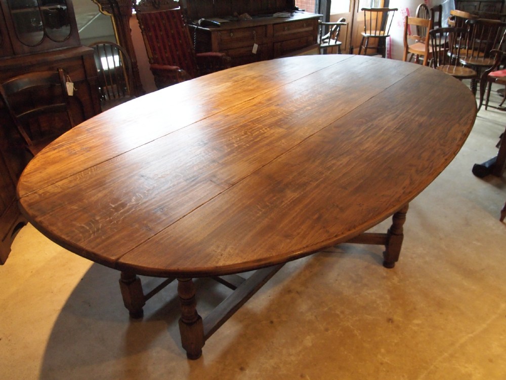 Table large wake hunt dining table Oak seats 10-12 c1920 View VI