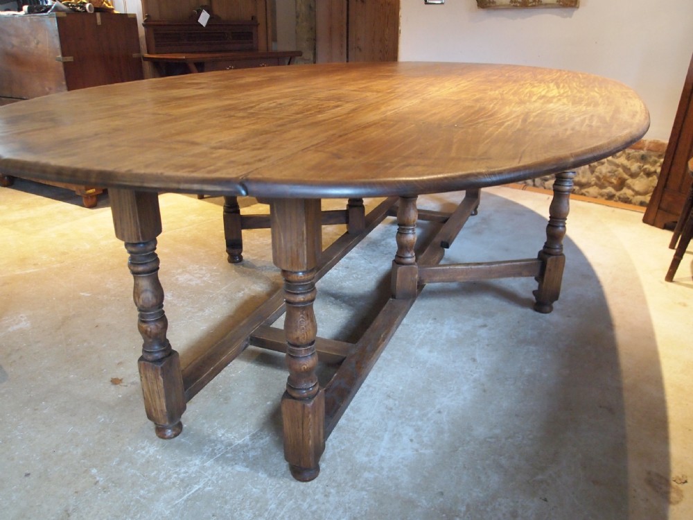 Table large wake hunt dining table Oak seats 10-12 c1920 View XII
