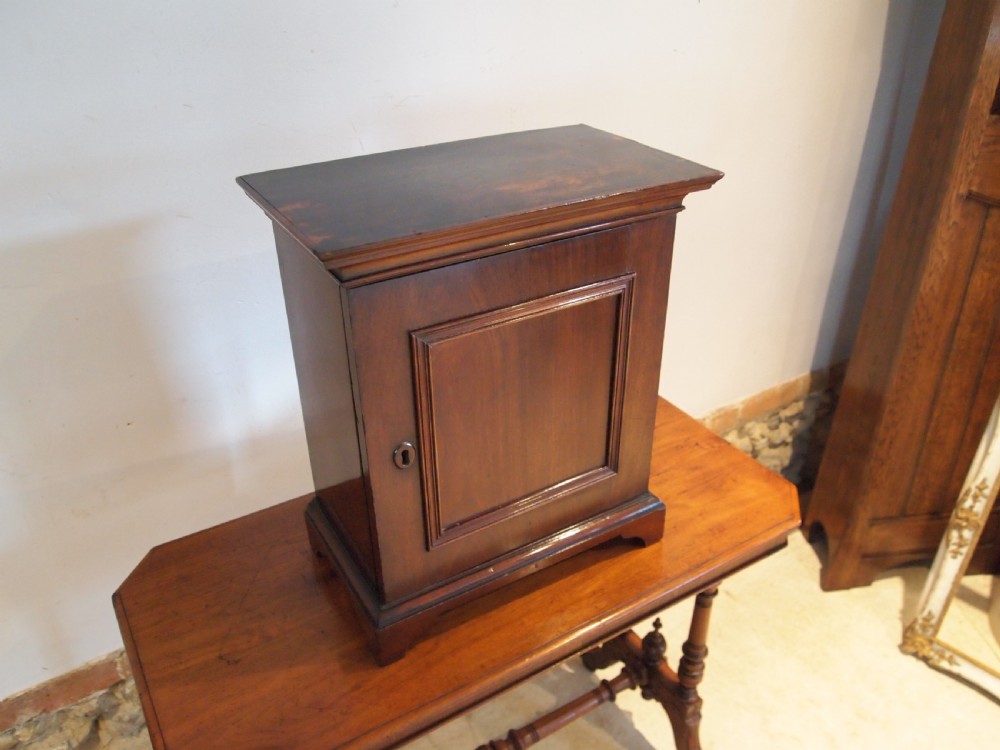 Chest of drawers rare George III spice c1780 View XII