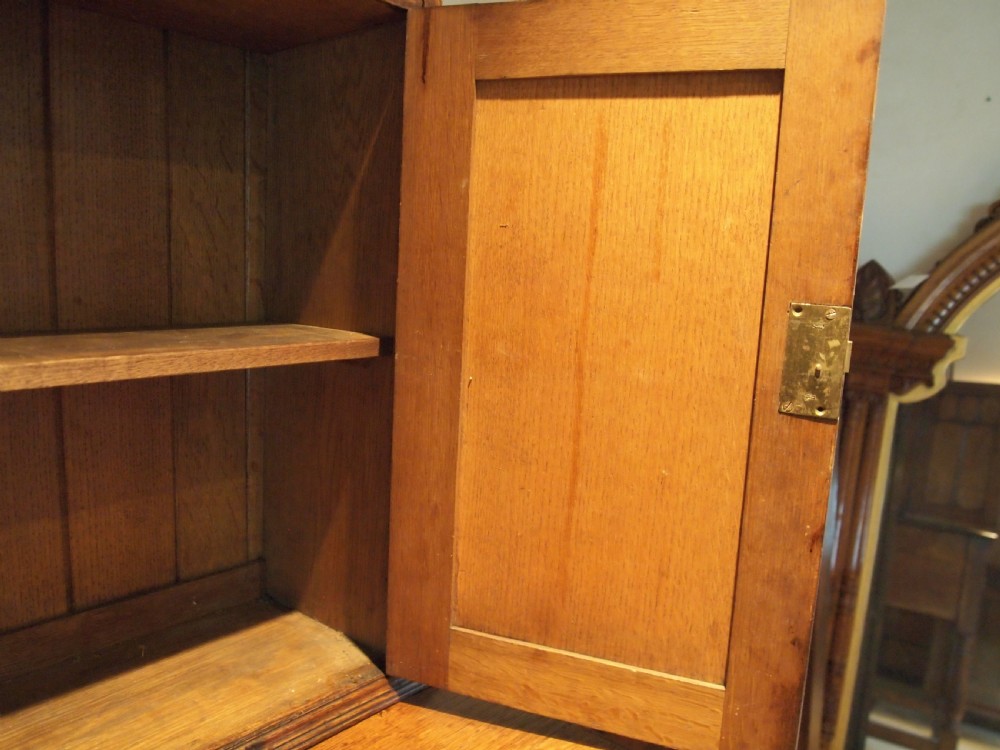 Dresser Fine Arts and Crafts Oak Wolfe and Hollander c1910 View XI