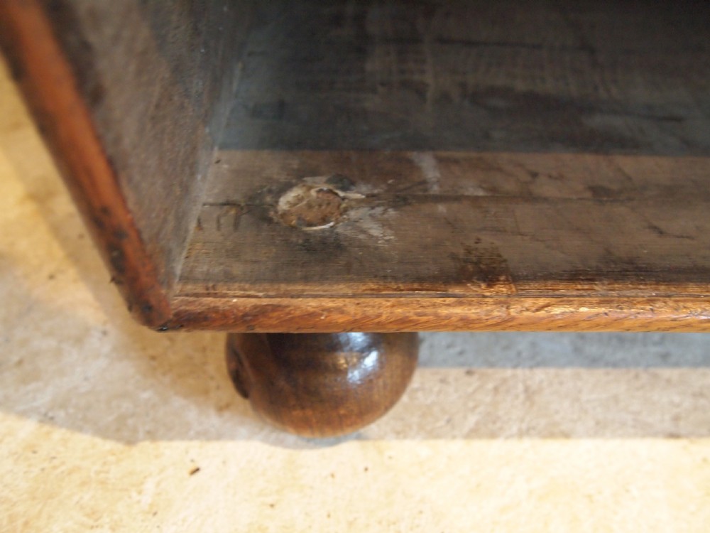 Coffer mule chest Elm Coffer Bach William and Mary c1690 View II