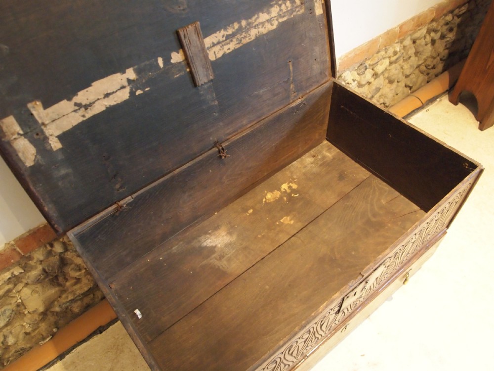Coffer mule chest Elm Coffer Bach William and Mary c1690 View VIII