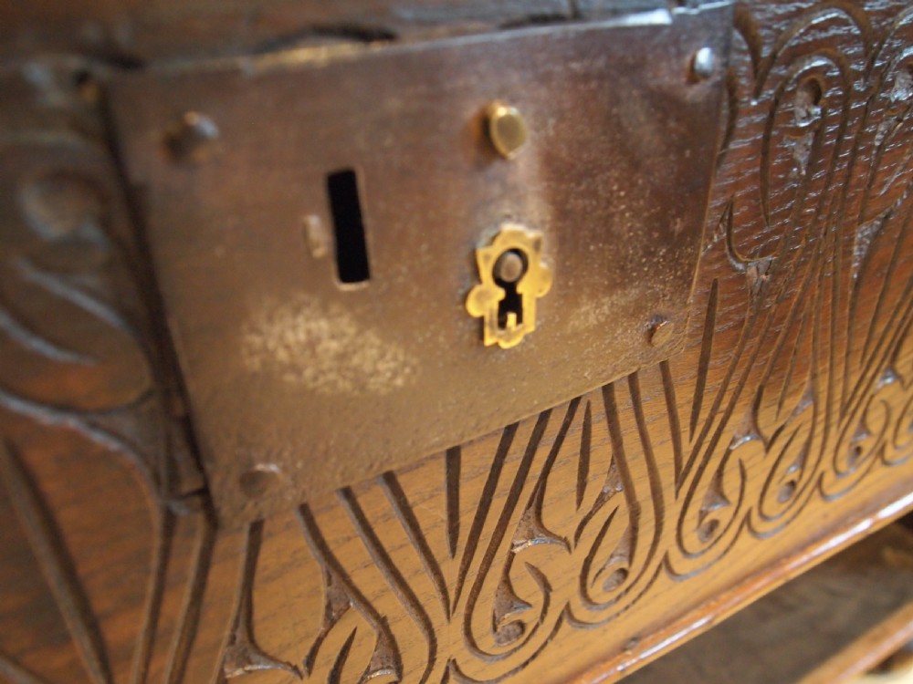 Coffer mule chest Elm Coffer Bach William and Mary c1690 View X