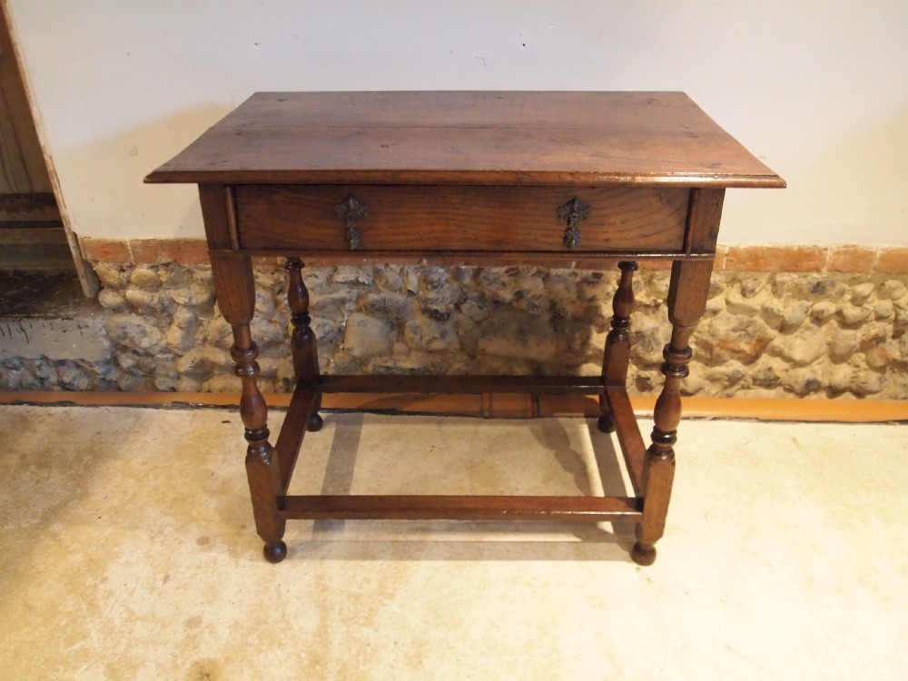 Table low boy stunning Queen Anne Oak side hall lamp console c1700