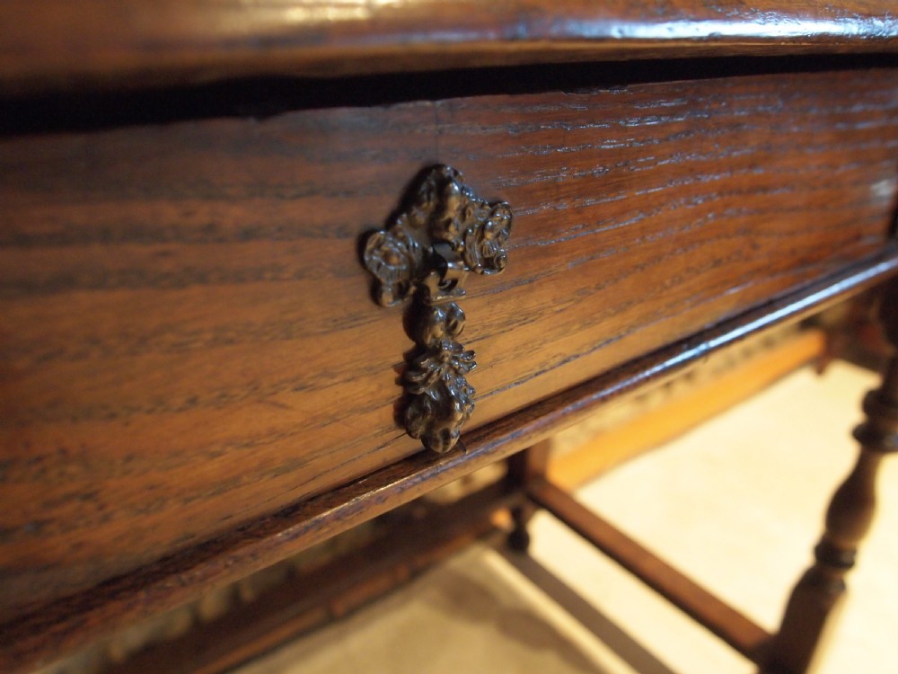 Table low boy stunning Queen Anne Oak side hall lamp console c1700 View IV