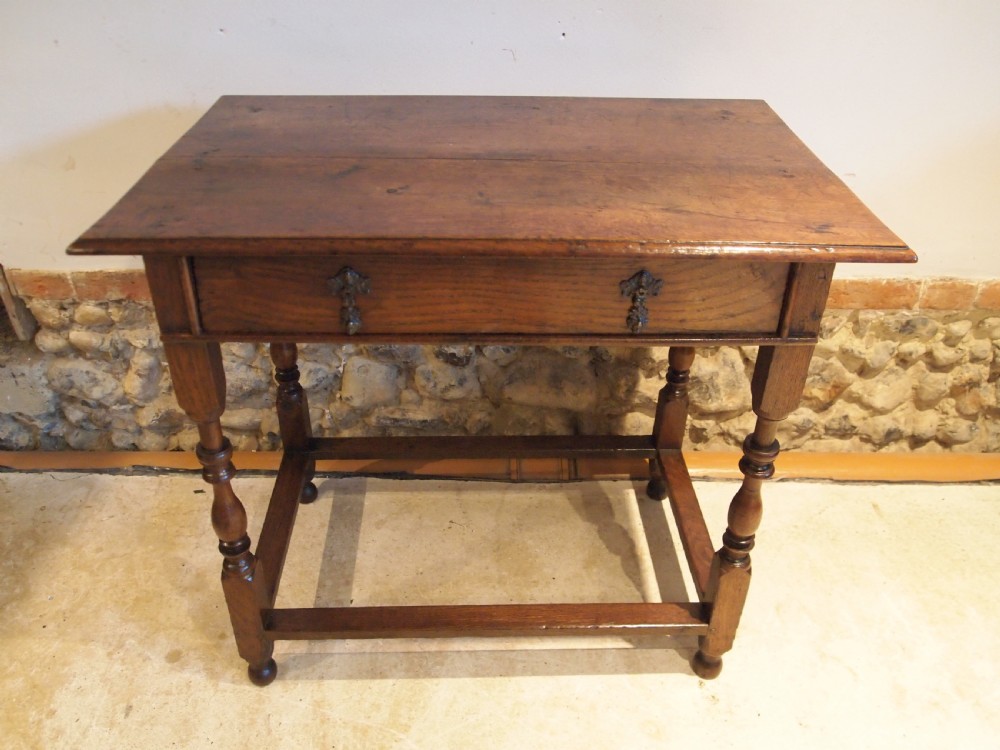 Table low boy stunning Queen Anne Oak side hall lamp console c1700 View XV