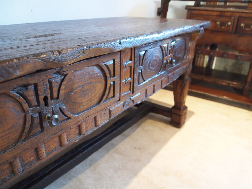 Table Spanish Oak and Chestnut dresser 17th century c1650 View VIII