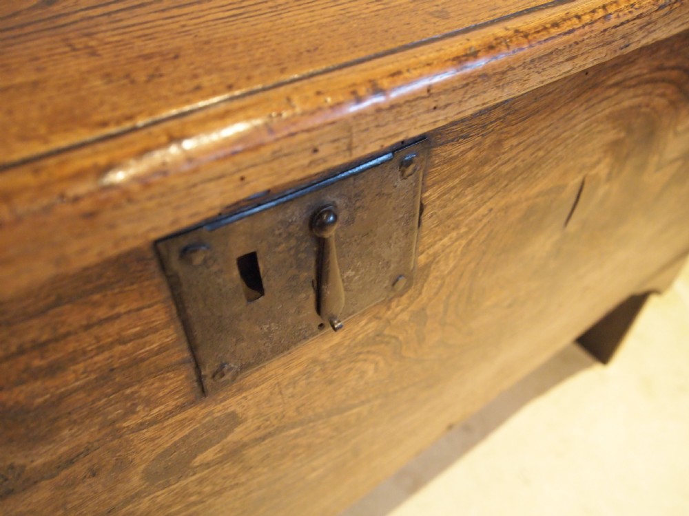 Coffer trunk chest blanket box six plank Elm c1720 View XI