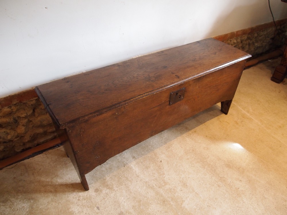 Coffer chest trunk six plank Queen Anne Oak c1700 View III