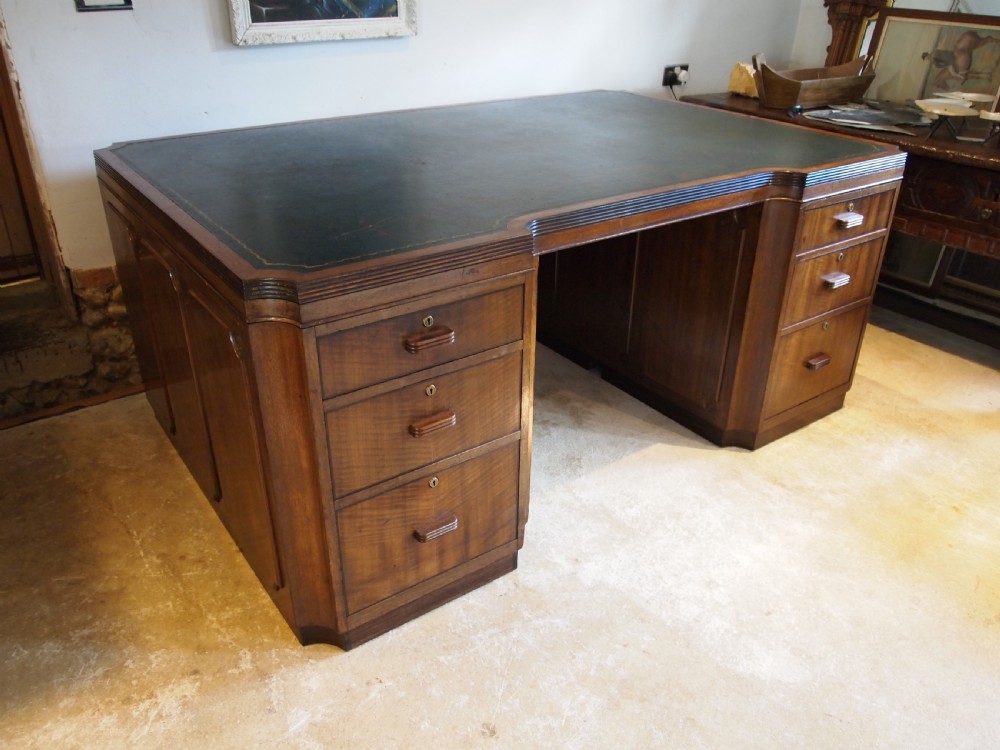 Desk Stunning Art Deco Mahogany Partners desk c1925