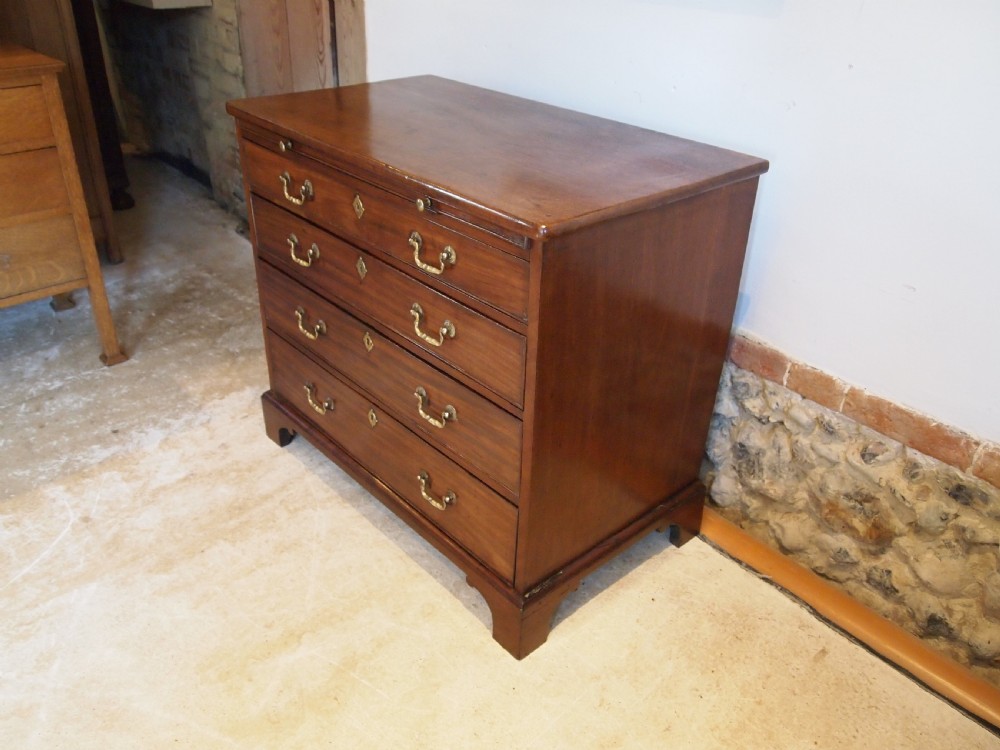Chest of drawers small George III Mahogany Bachelors chest 33' wide c1790