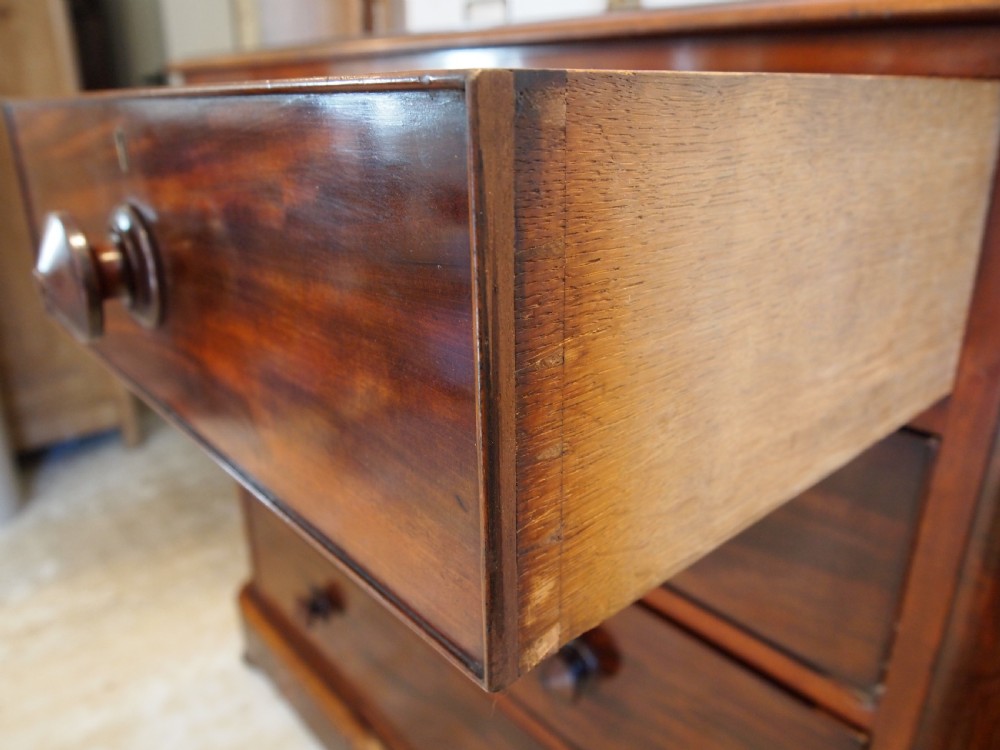 Chest of drawers stunning early Victorian Mahogany c1850 View III