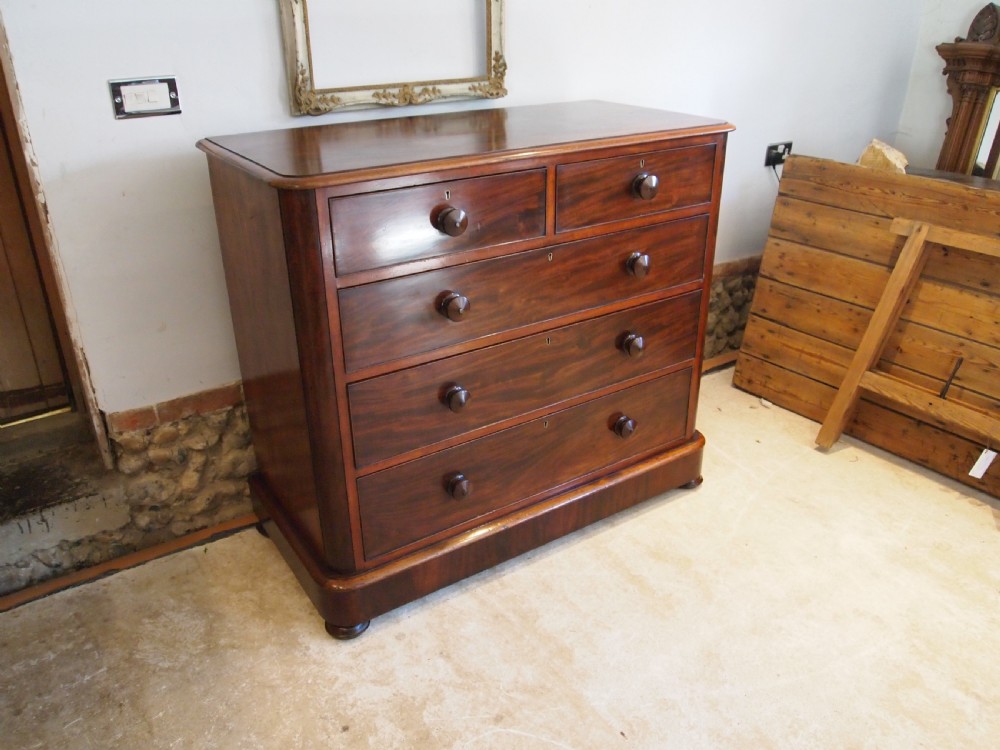Chest of drawers stunning early Victorian Mahogany c1850 View V