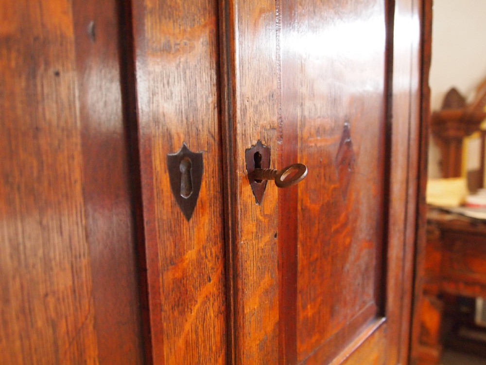 Cupboard corner Fine quality George III Oak and Mahogany c1780 View III