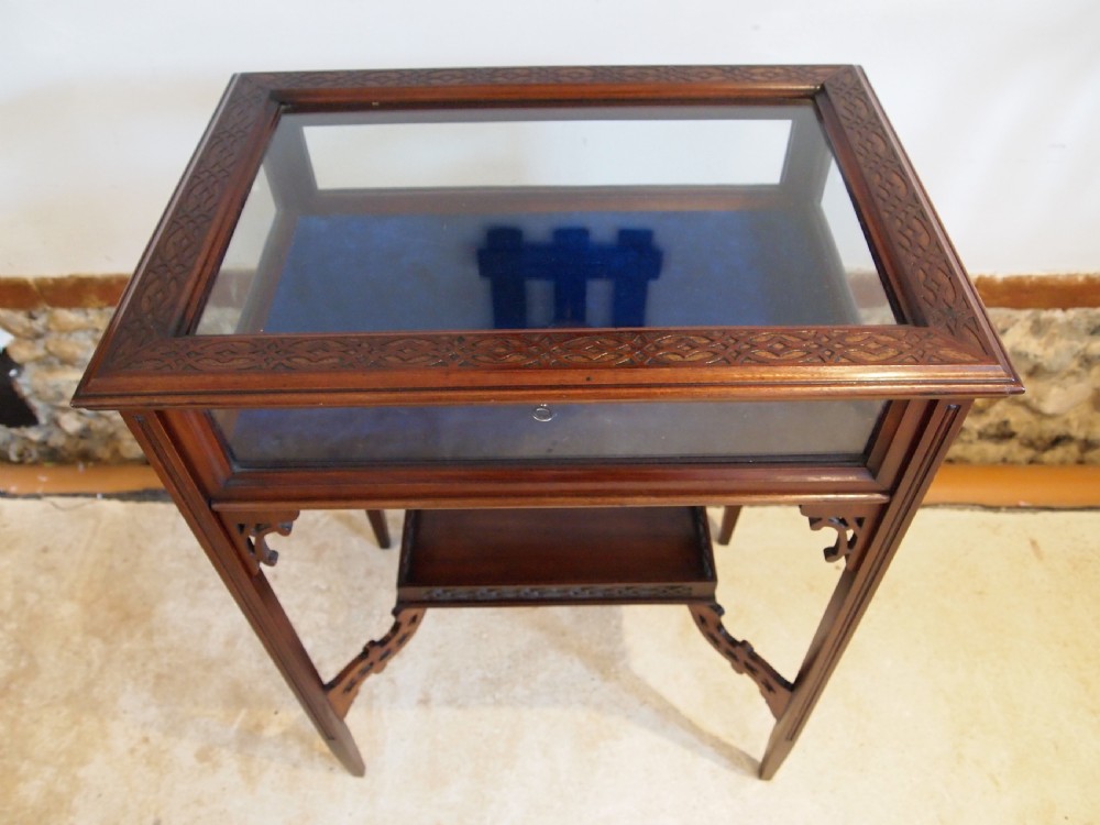 Table display bijouterie fine Victorian Mahogany Chippendale c1890 View III