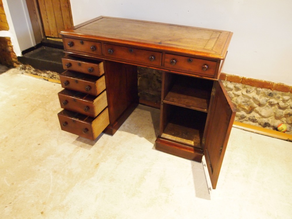 Desk Victorian Mahogany small 3 part twin pedestal desk c1880 View VII