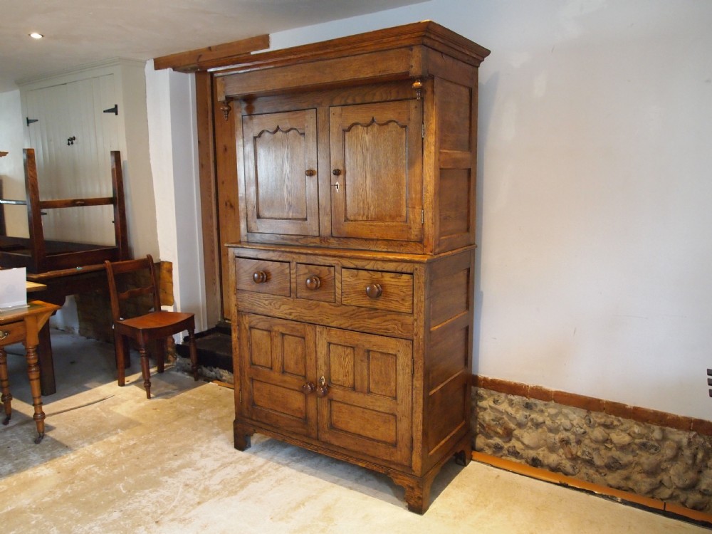 Cupboard dresser stunning Welsh Oak Cwpwrdd Deuddarn c1800