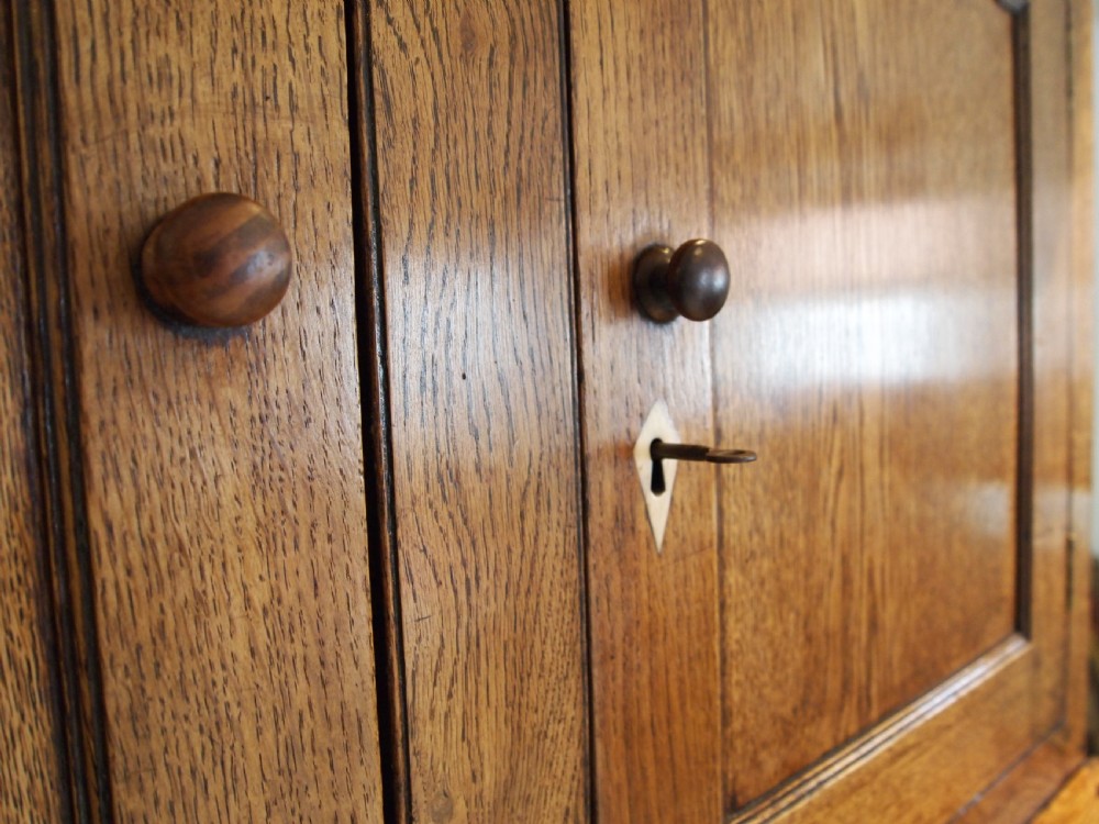 Cupboard dresser stunning Welsh Oak Cwpwrdd Deuddarn c1800 View IV