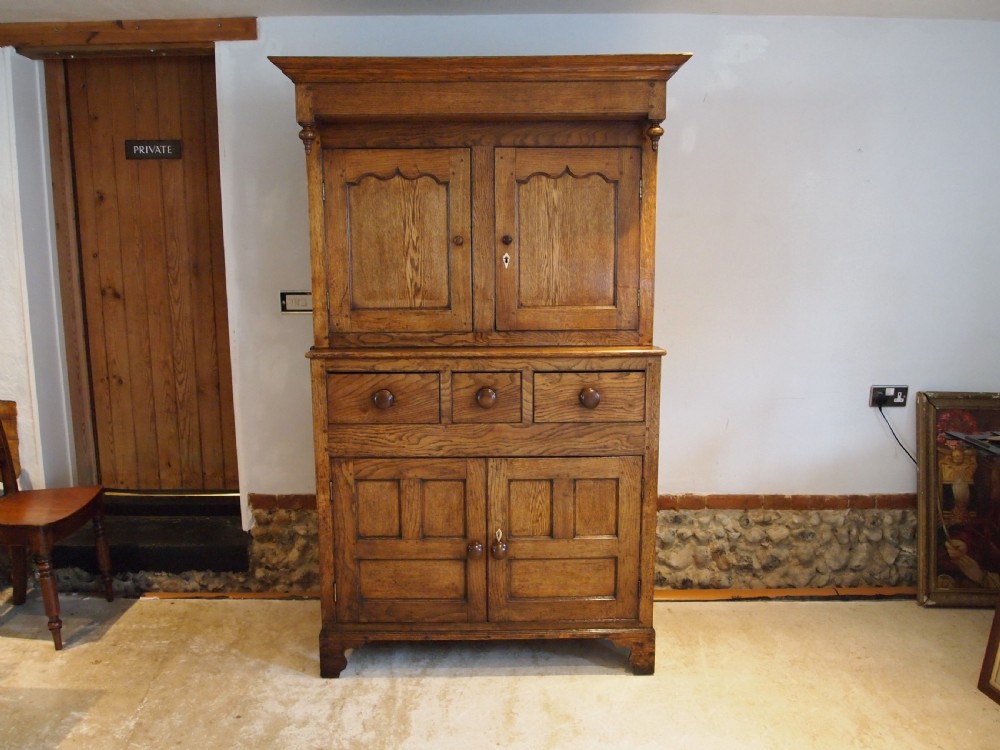 Cupboard dresser stunning Welsh Oak Cwpwrdd Deuddarn c1800 View IX
