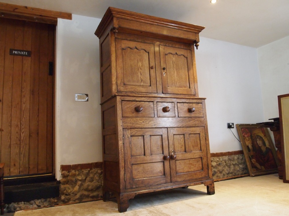 Cupboard dresser stunning Welsh Oak Cwpwrdd Deuddarn c1800 View XVII