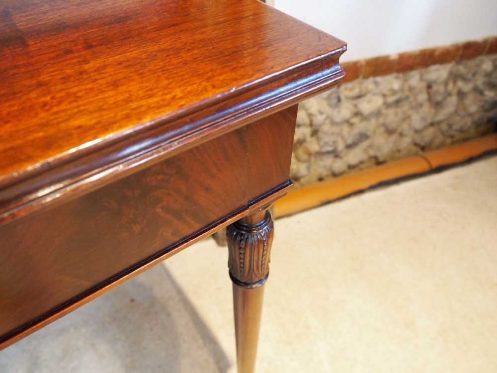 Table fine quality elegant Victorian Mahogany hall lamp side c1890 View X