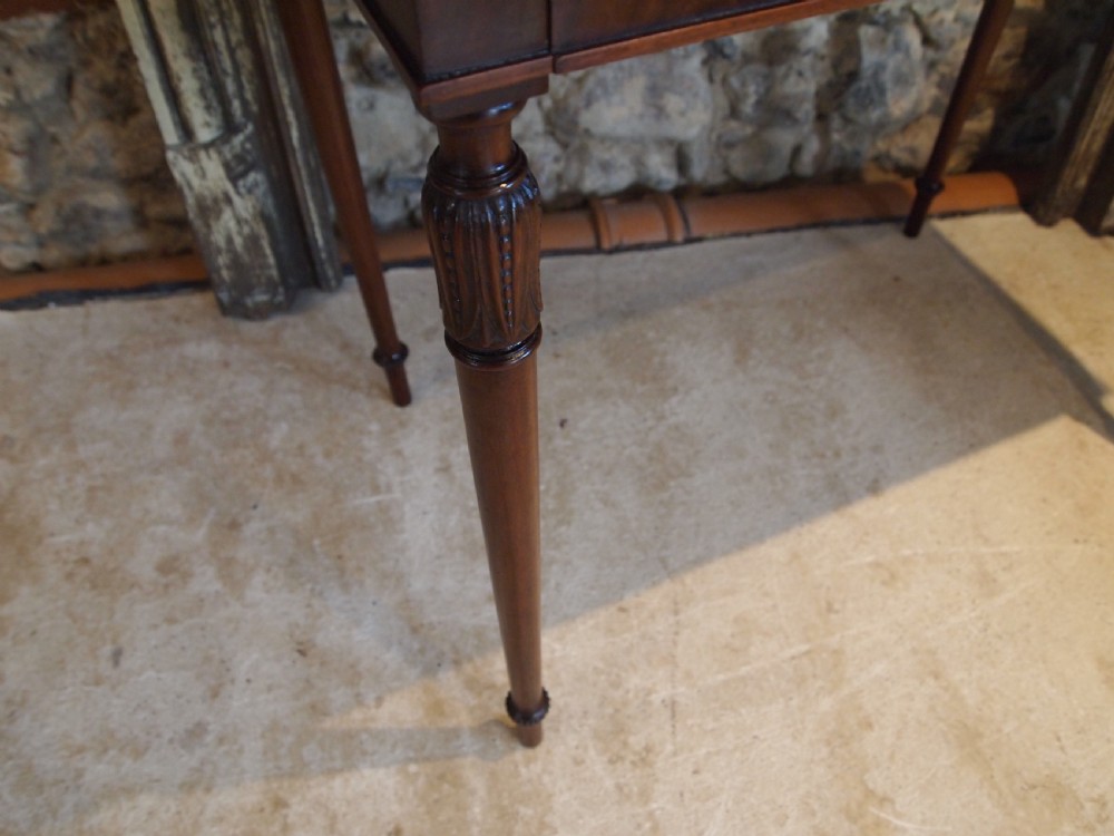 Table fine quality elegant Victorian Mahogany hall lamp side c1890 View XI
