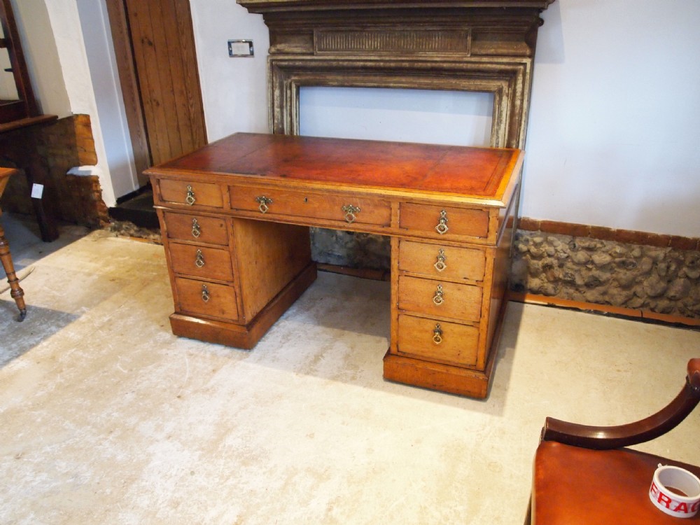 Desk Stunning Arts and Crafts Oak Pugin W. Walker Bunhill Row London c1870