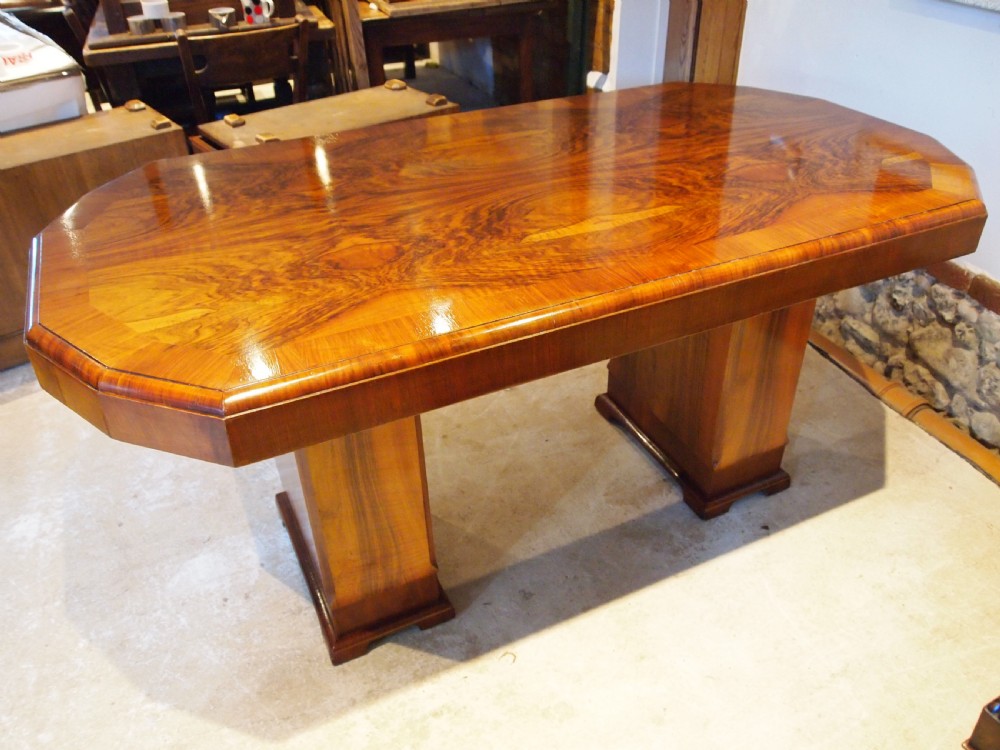 Table dining Stunning Art Deco figured Walnut c1925 View V