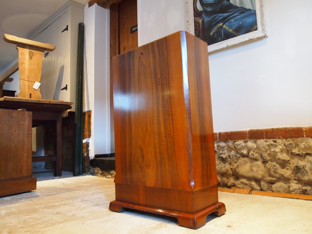 Table dining Stunning Art Deco figured Walnut c1925 View VI